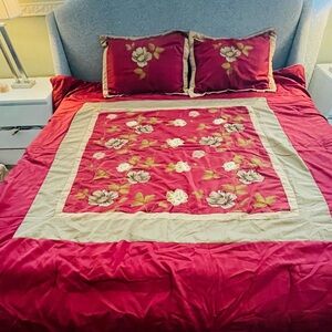 Queen saten comforter with 2 pillow  cases